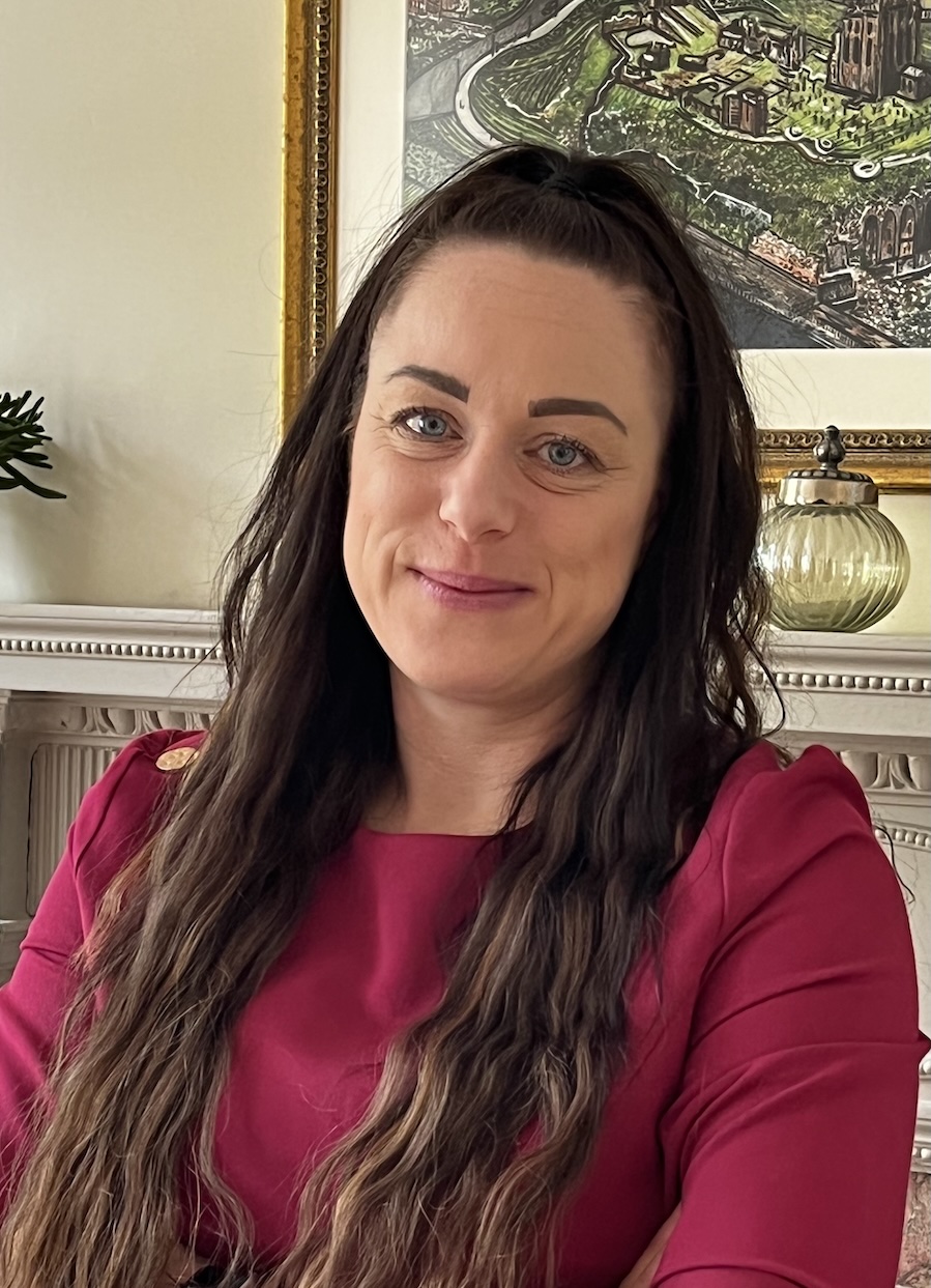 Laura Taylor Profile Photo Select Psychology Laura Taylor Grey Psychologist portrait